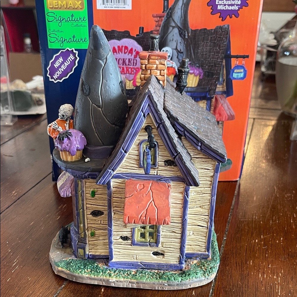 Lemax Spooky Town- Wanda’s Wicked Cupcakes Shop - Picture 7 of 7